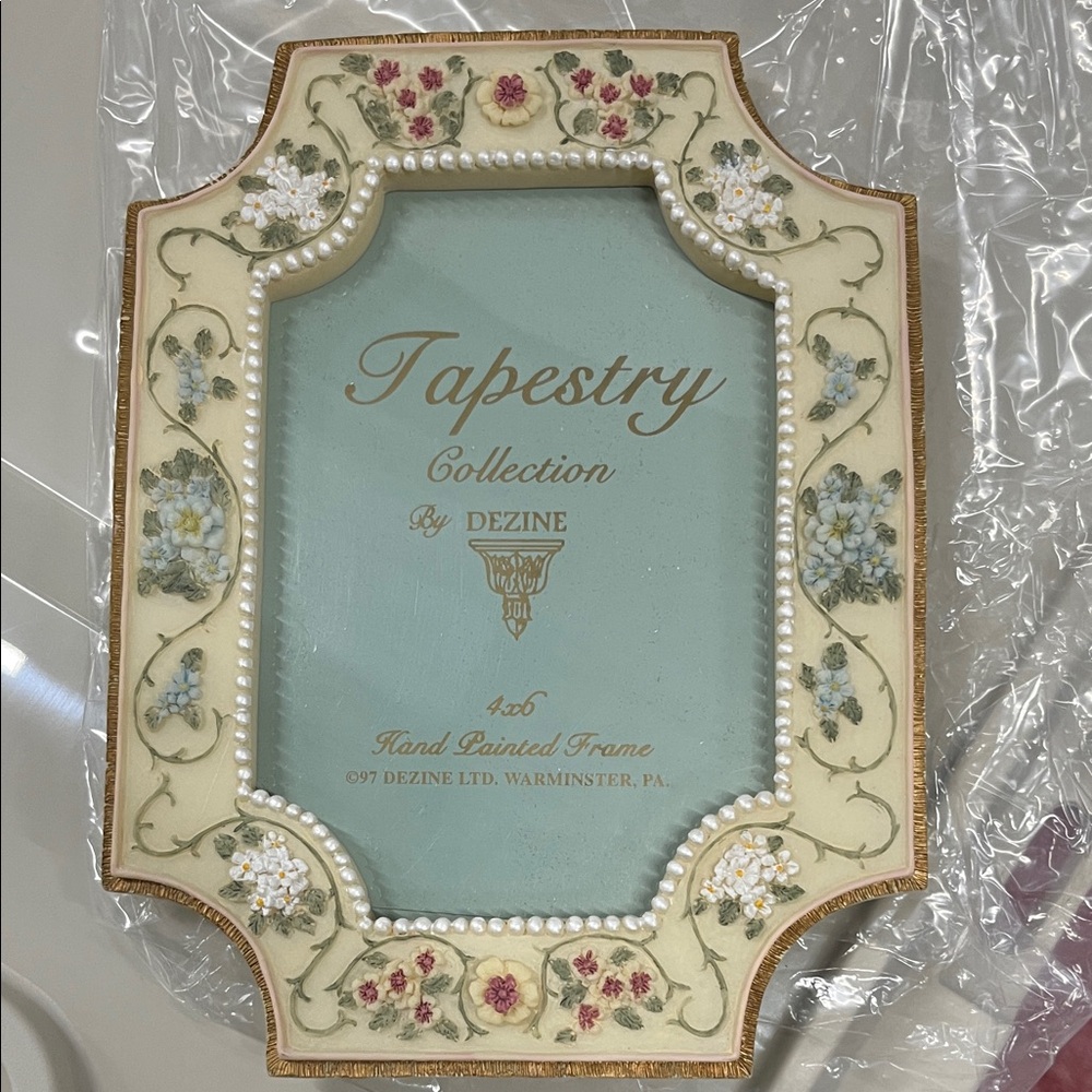 DEZI Floral Handcrafted Frame with Pearl Accents excellent condition vintage